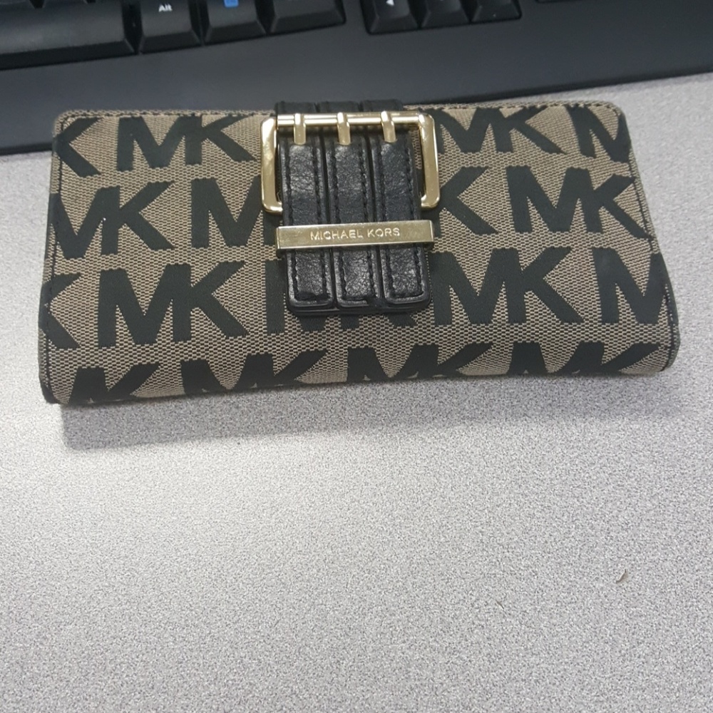 Michael kors wallet